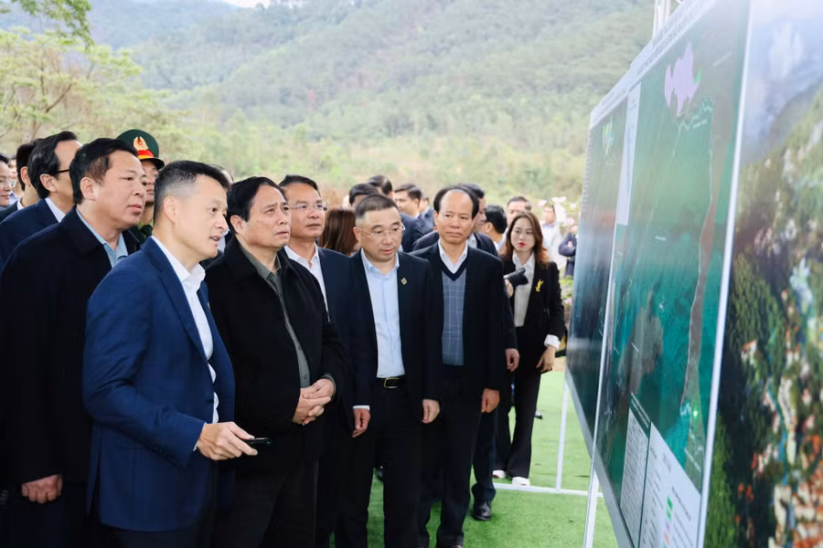 Thủ tướng Phạm Minh Chính kiểm tra khu vực phát triển dự án khu du lịch nghỉ dưỡng sinh thái Tam Đảo 2.