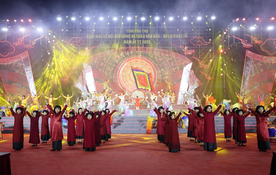 Màn trống hội “Âm vang nguồn cội” tại Lễ hội Đền Hùng năm 2025. dh10.jpg