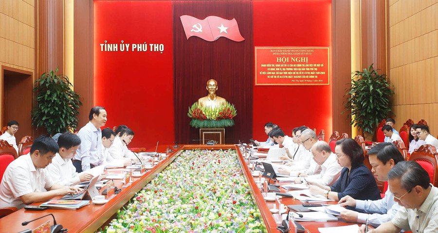 Quang cảnh buổi làm việc.