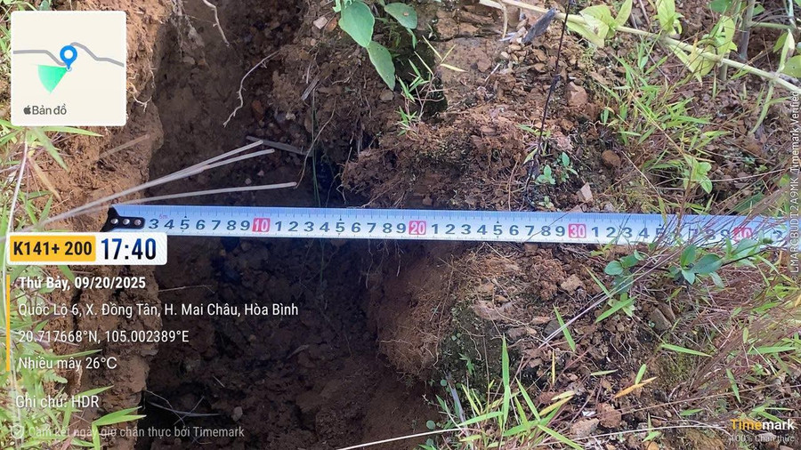 Vết nứt có đoạn rộng đến 20cm.