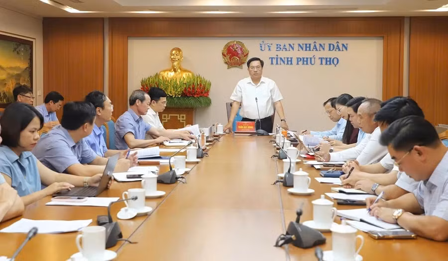 Chủ tịch UBND tỉnh Phú Thọ Trần Duy Đông chủ trì hội nghị. Ảnh: Đinh Vũ