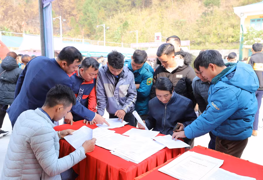 3 gioi thieu viec lam.jpg