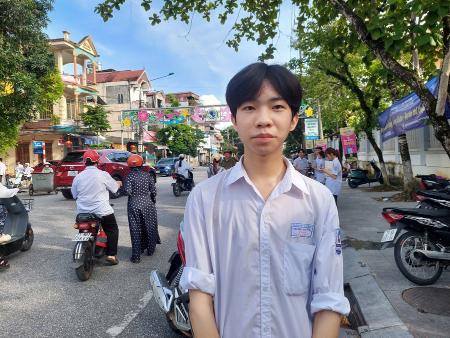 Hoàng Xuân Thái nhận xét đề Toán với Báo GD&TĐ. thai.jpg