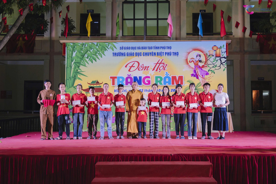 Chương trình Đêm hội Trăng rằm tại Trường GD Chuyên biệt Phú Thọ db.jpg