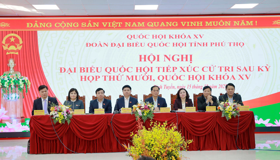 Phó Thủ tướng Bùi Thanh Sơn và lãnh đạo tỉnh Phú Thọ tiếp xúc cử tri sau Kỳ họp Quốc hội.