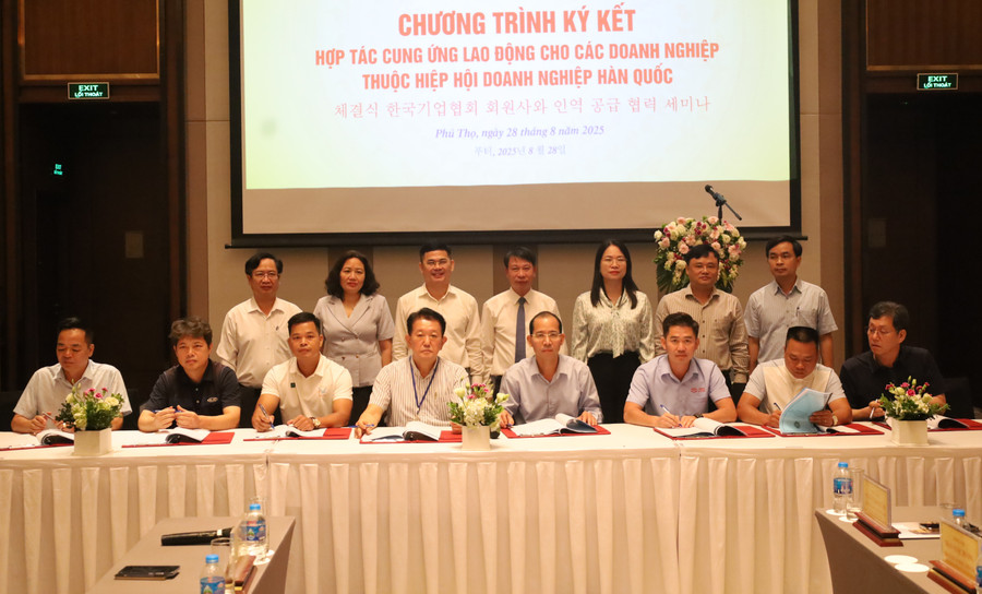 Các đơn vị ký kết hợp tác. ky.jpg