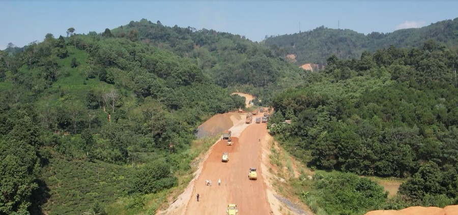 Dự án cao tốc Tuyên Quang-Hà Giang giai đoạn 1 qua tỉnh Hà Giang đang được tích cực thi công.
