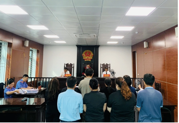Phiên tòa xét xử các bị cáo trong vụ án. xetxu.png