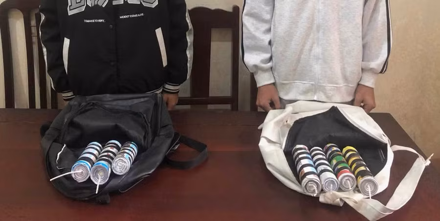 Công an thu giữ số pháo tự chế trong balo các học sinh. Ảnh: Công an tỉnh Phú Thọ