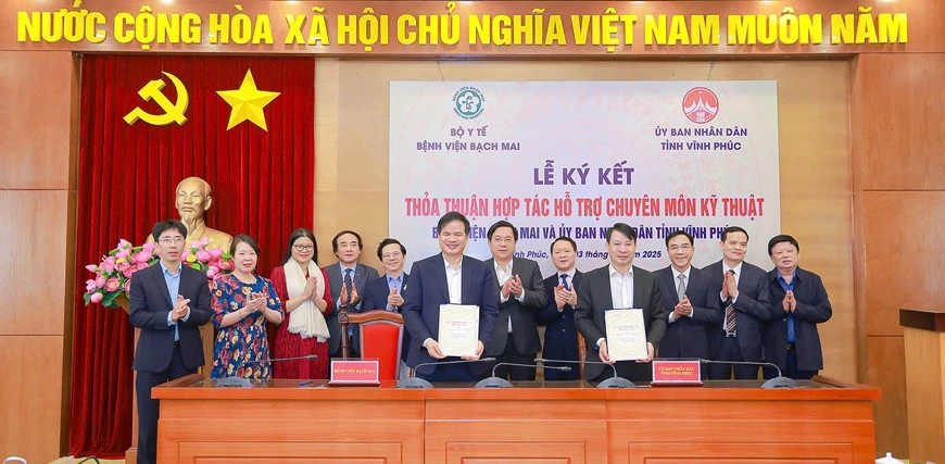 Ký kết thỏa thuận hợp tác hỗ trợ chuyên môn kỹ thuật giữa Bệnh viện Bạch Mai và UBND tỉnh Vĩnh Phúc.