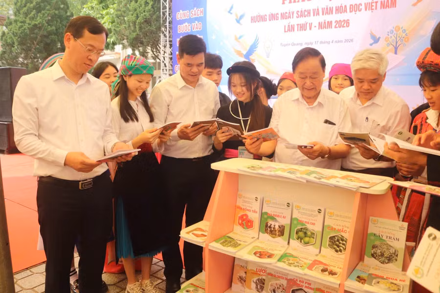 Ngày Sách và Văn hóa đọc Việt Nam lần thứ 5 tại Tuyên Quang được tổ chức tại Trường PTDTNT THPT Hà Giang.
