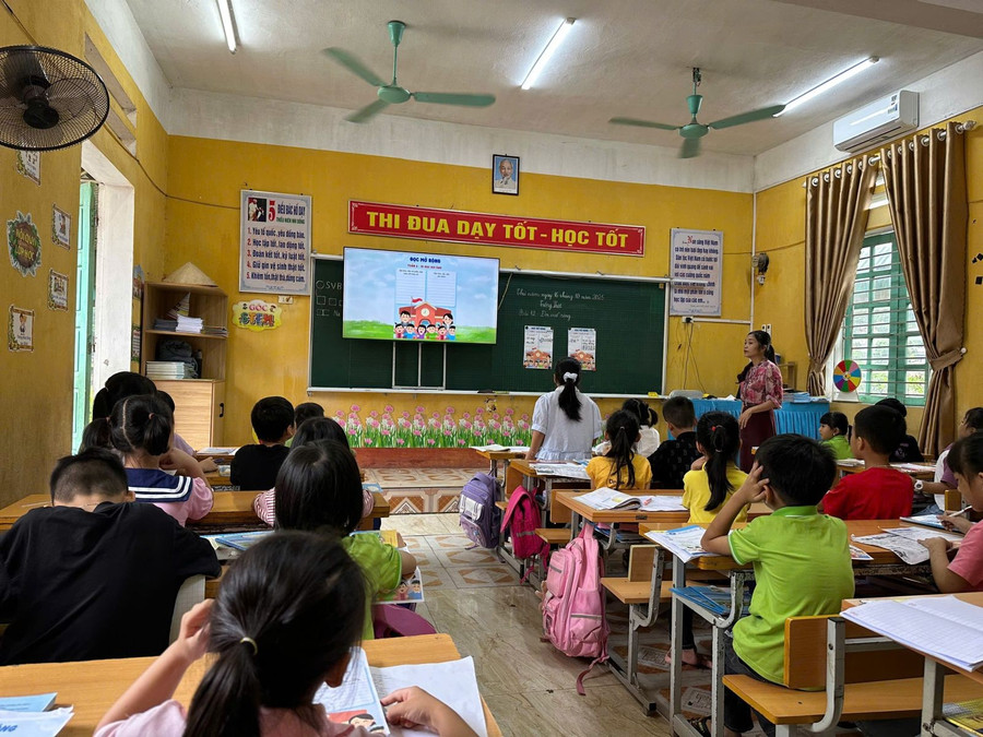 Giờ lên lớp môn Tiếng Việt của cô và trò Trường TH Đồng Xuân. Ảnh: TH Đồng Xuân th-dong-xuan-2.jpg