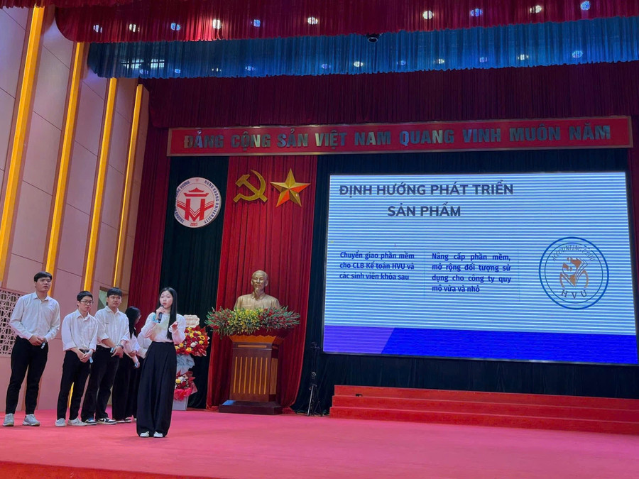 Trường ĐH Hùng Vương tổ chức thành công Cuộc thi Olympic Kinh tế 2025 với chủ đề “Sinh viên với chuyển đổi số”. 1-chuyen-doi-so-hung-vuong.jpg