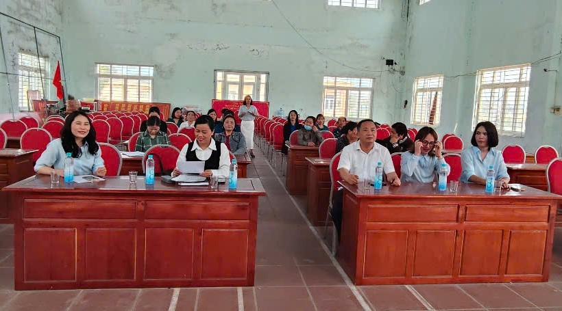Khai giảng lớp bồi dưỡng Tiếng Anh giao tiếp tại Trung tâm học tập cộng đồng thị trấn Đại Đình.