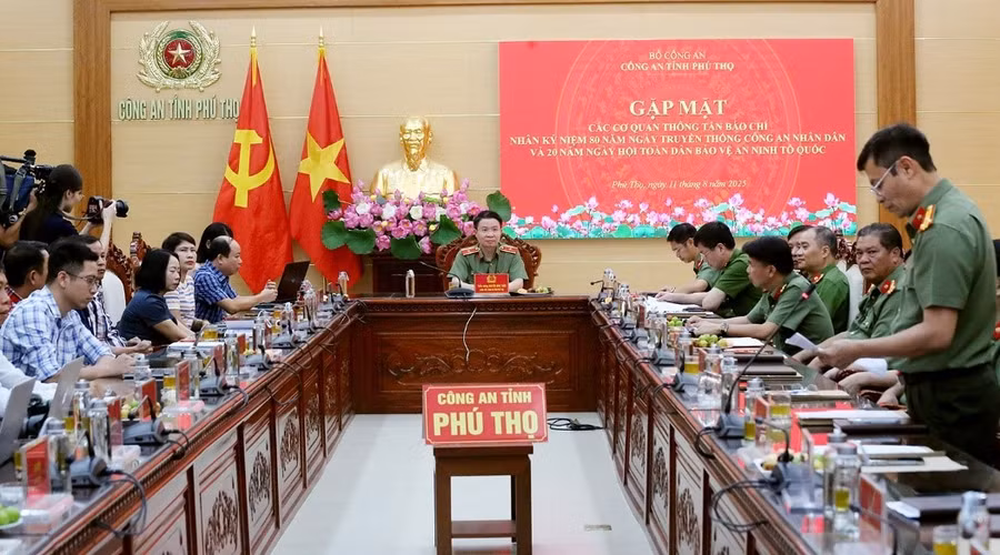 Quang cảnh buổi gặp mặt cung cấp thông tin cho báo chí. Ảnh: TG