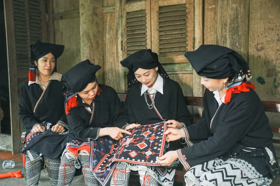 Phụ nữ Dao Tiền ở xóm Sưng, xã Cao Sơn (Phú Thọ) gìn giữ nghề dệt thổ cẩm truyền thống.