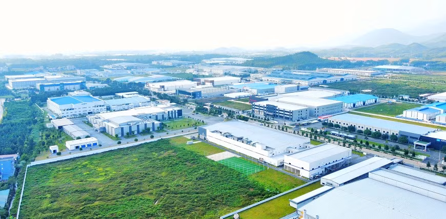 Khu công nghiệp Bá Thiện II, xã Bình Xuyên được bao phủ bởi hệ thống cây xanh nhằm tạo không gian trong lành, mát mẻ.