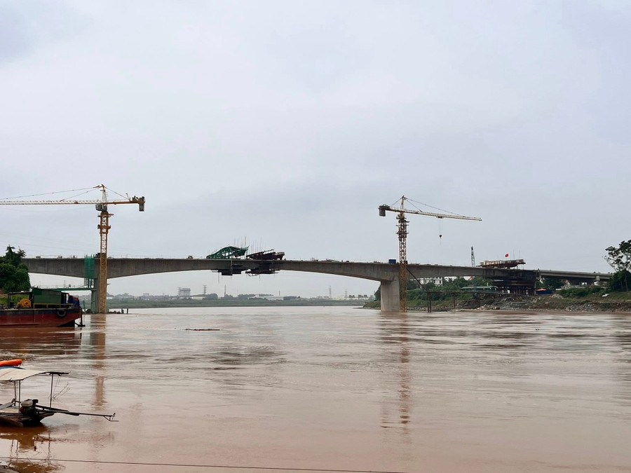 Cầu Phong Châu tại Phú Thọ chính thức hợp long.