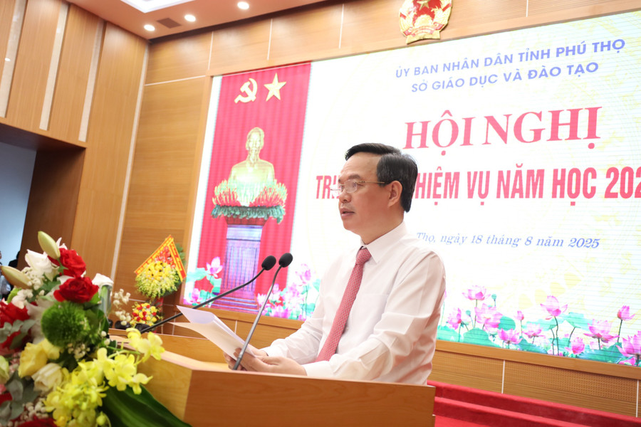 Giám đốc Sở GD&ĐT Phú Thọ Trịnh Thế Truyền phát biểu tại hội nghị. ttt.jpg