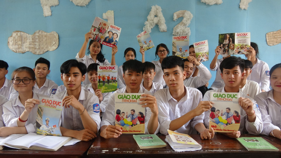 Thật mừng vui khi Báo GD&TĐ được các em học sinh yêu mến (trong ảnh: Các em học sinh Trung tâm GDNN - GDTX huyện Lương Tài, Bắc Ninh). Ảnh: Nguyên Hằng