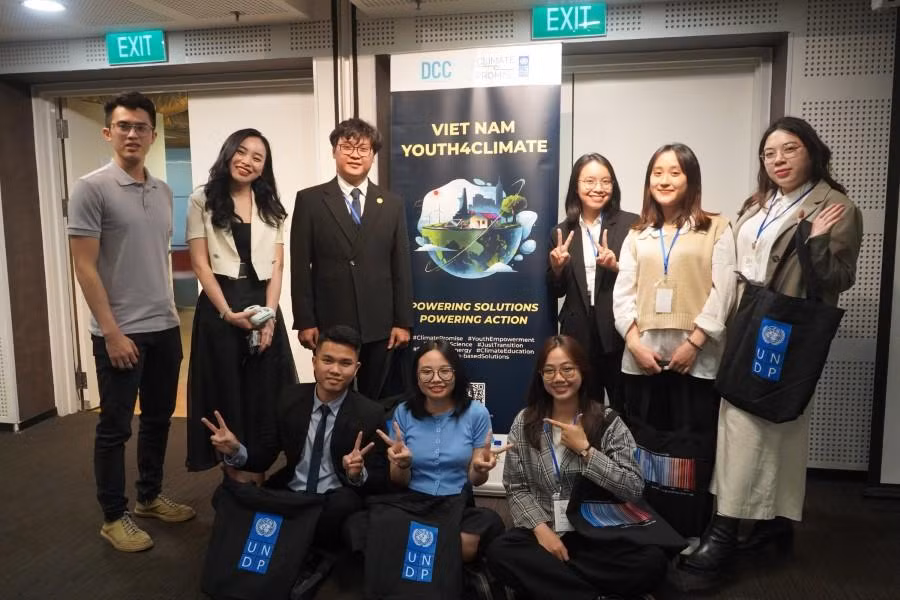 Các thành viên Nhóm Giáo dục biến đổi khí hậu.