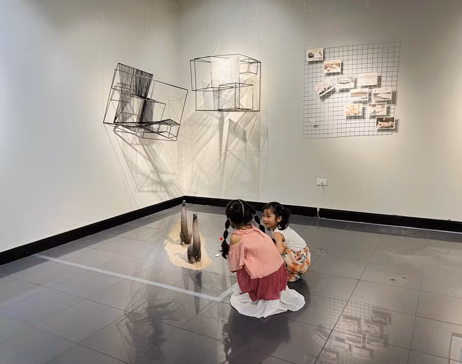 Triển lãm Câu lạc bộ Nghệ sĩ trẻ đem đến cho công chúng những trải nghiệm thú vị. Ảnh: NVCC.