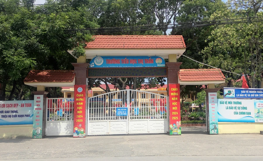 Trường Tiểu học Thị trấn (thị xã Nghi Sơn, Thanh Hóa).