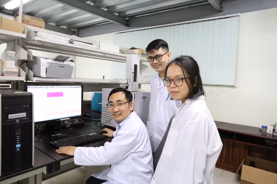 PGS.TS Tran Manh Tri nguoi tim ra doc chat gay roi loan noi tiet (5).jpg