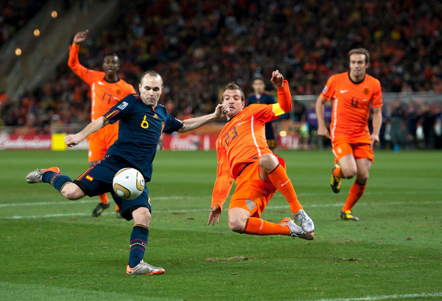 Tình huống Andres Iniesta ghi bàn quyết định trong trận chung kết World Cup 2010. Ảnh: ITN.