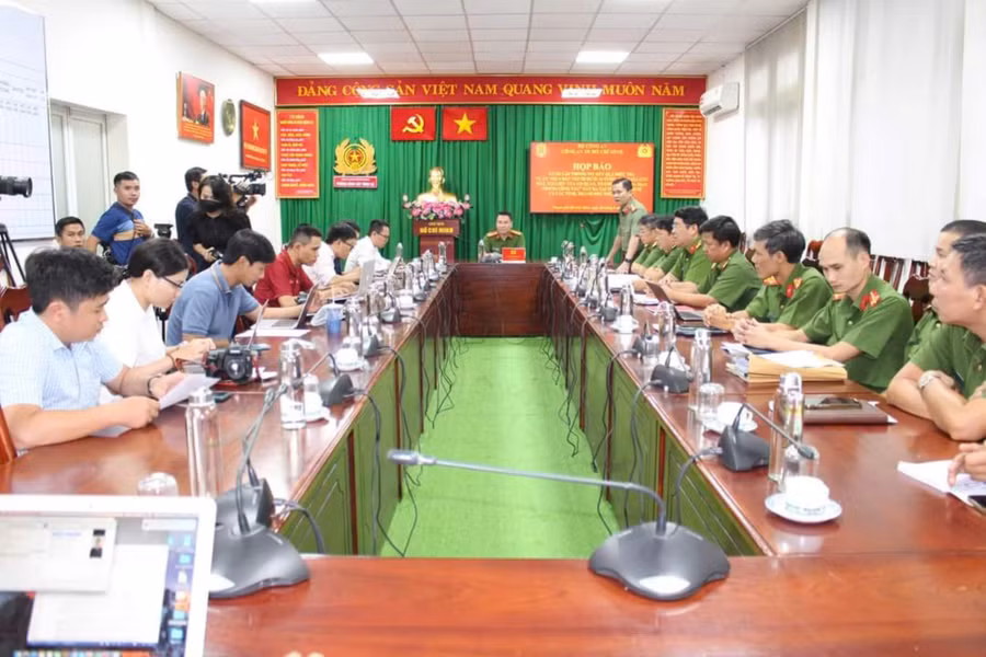 Đại tá Phạm Đình Ngọc – Trưởng phòng PC02 thông tin tại buổi họp báo, chiều 28/8. Ảnh: L.N