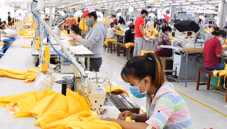 Xây dựng và phát triển những chính sách thiết thực sẽ giữ chân người lao động lâu dài.