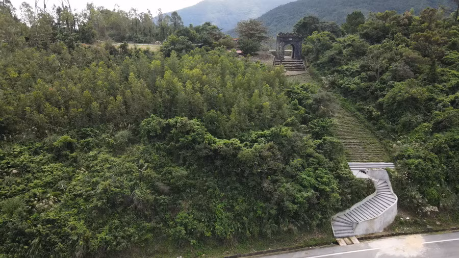 Cổng Trời - Hoành Sơn Quan tọa lạc trên đỉnh Đèo Ngang (xã Kỳ Nam, thị xã Kỳ Anh, Hà Tĩnh). Ảnh: Phượng Vũ.