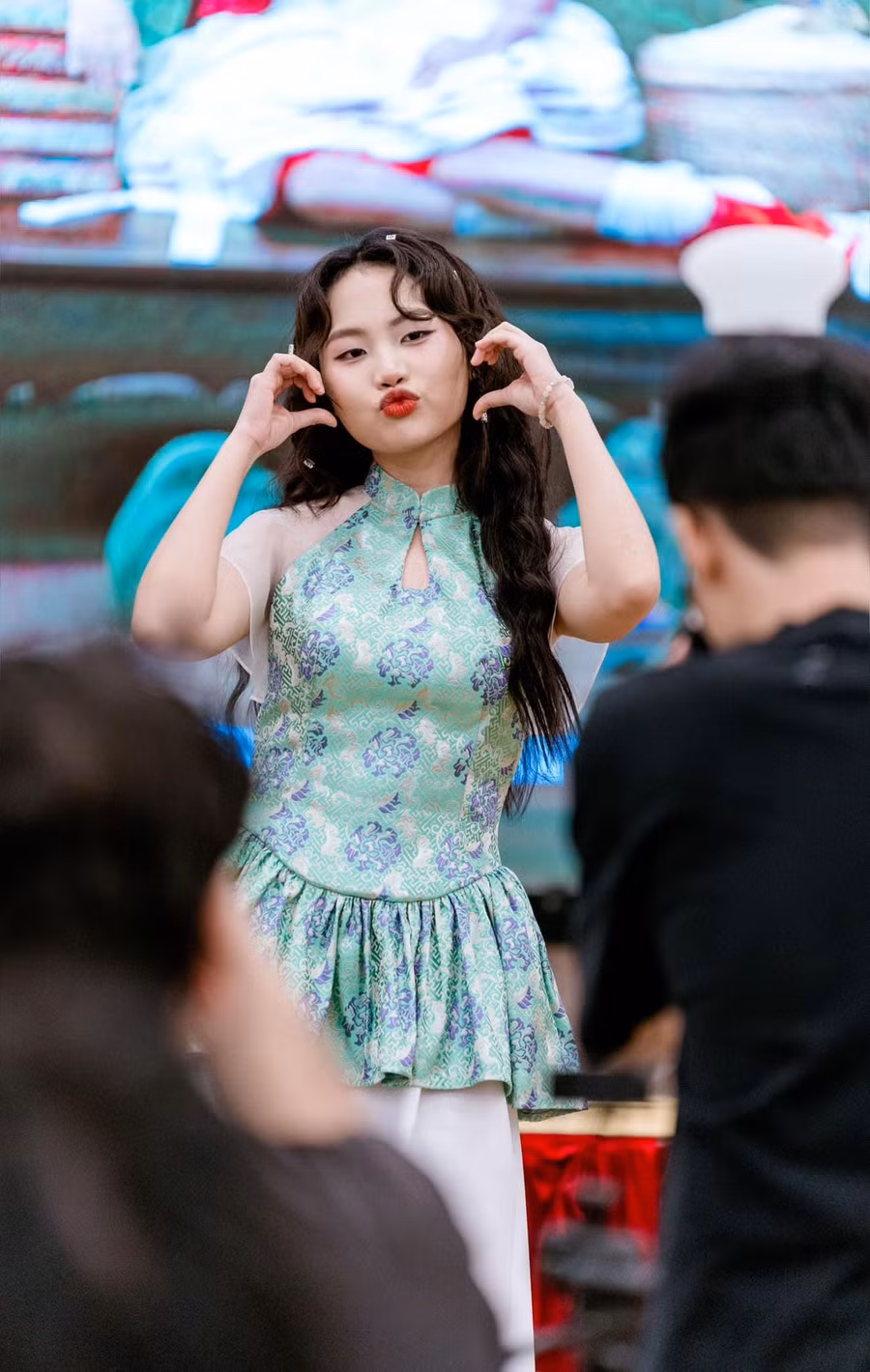 ca si Phuong My Chi voi school tour xuyen viet (3).jpg