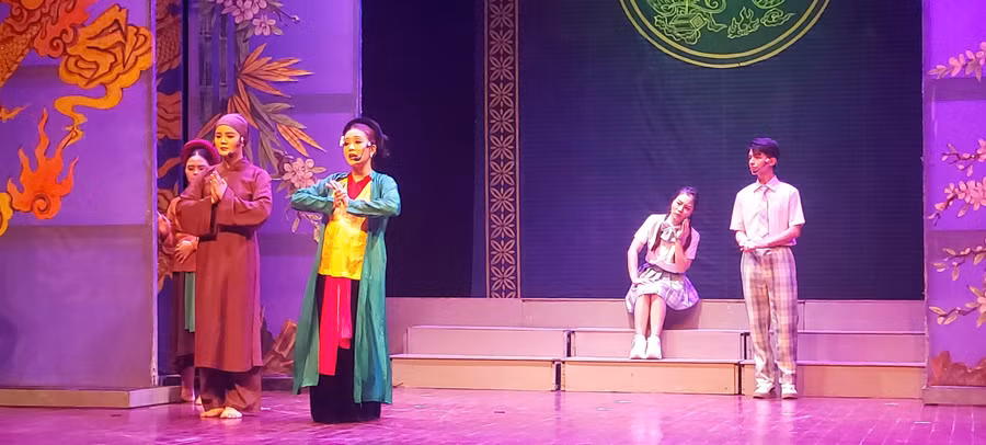 cung thi mau xuyen khong (2).jpg