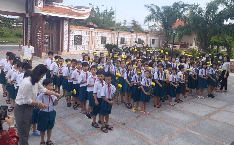 phan ngoc hien nha giao nguoi anh hung vung dat mui (6).jpg