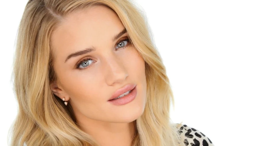 Siêu mẫu Rosie Huntington-Whiteley.