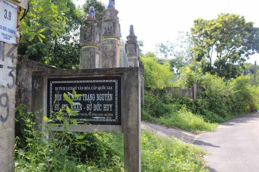 ngoi den tho hai cha con cung do trang nguyen (1).jpg