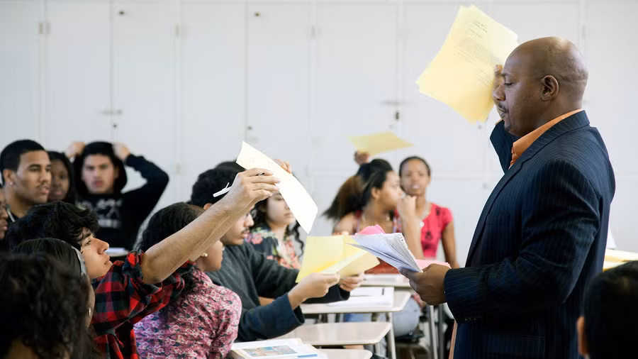 Giáo viên có thể dễ dàng kiểm tra tính trung thực trong các giờ thi truyền thống.