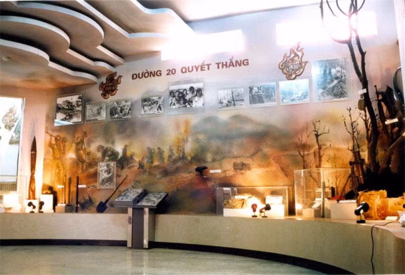 tham bao tang duong ho chi minh (2).jpg