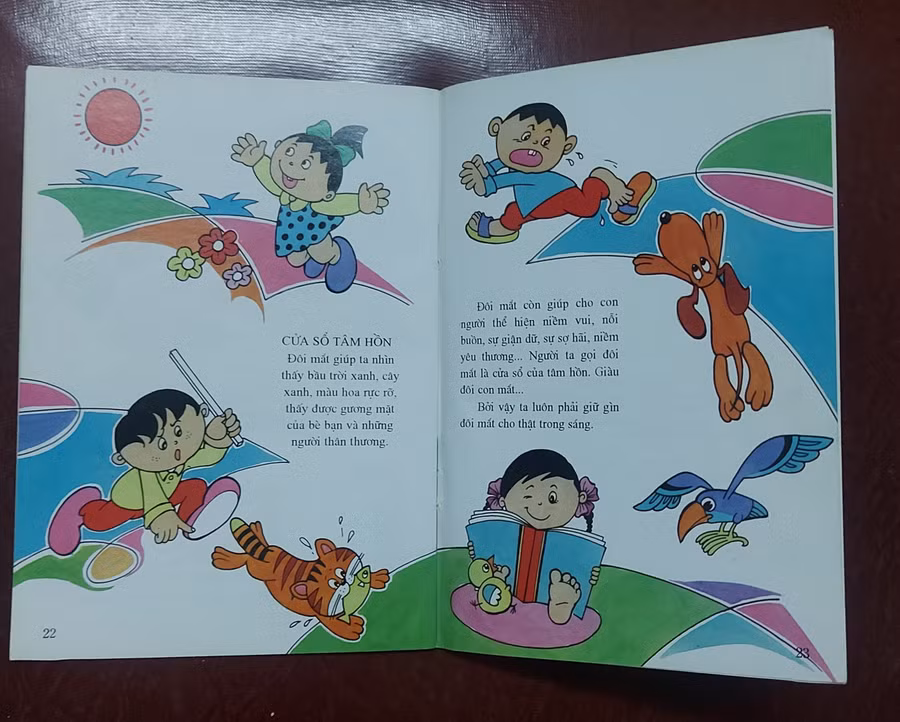 Tuy chứa đựng nhiều kiến thức khoa học, nhưng cuốn sách luôn thú vị, cuốn hút. Ảnh: Tấn Quyết