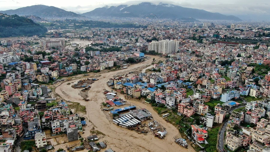 Lũ lụt ảnh hưởng nghiêm trọng tới cơ sở hạ tầng và giao thông Nepal.