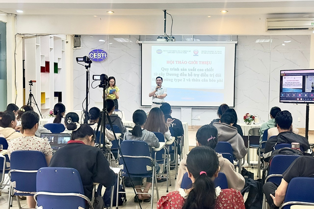 PGS.TS Trịnh Khánh Sơn trình bày về nghiên cứu của nhóm.