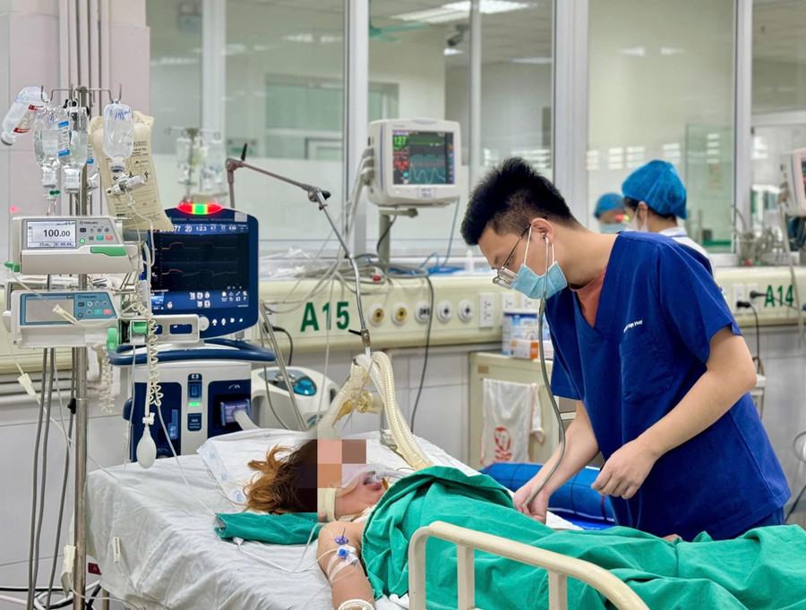 Với bệnh nhân mắc sốt mò, việc sử dụng thuốc đặc hiệu đóng vai trò quyết định trong quá trình điều trị. Ảnh: BVCC