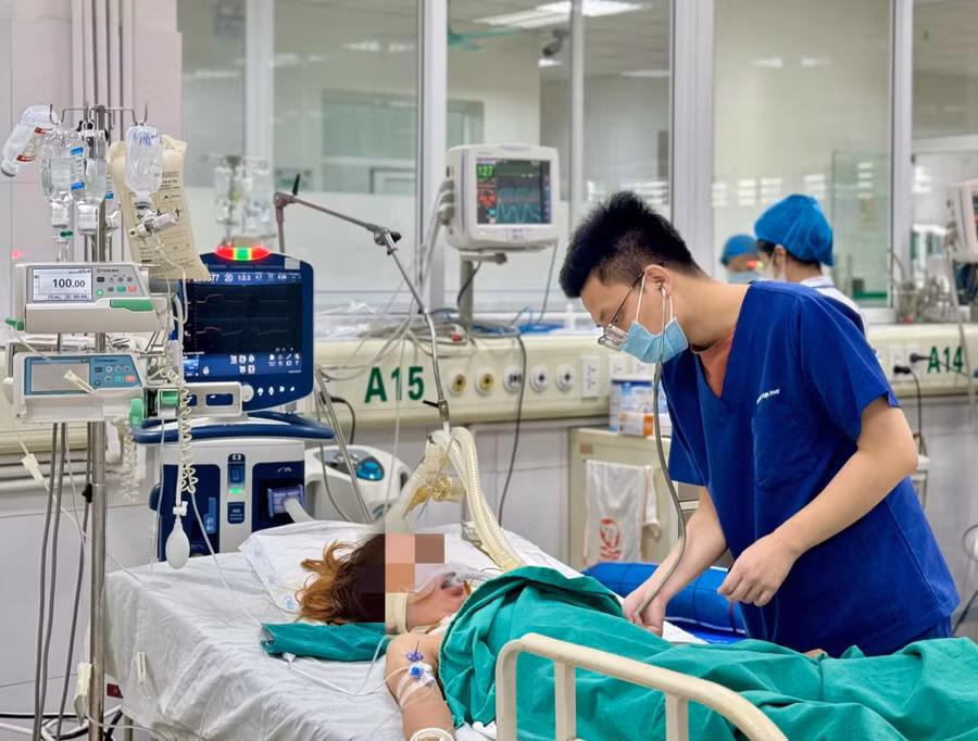 Với bệnh nhân mắc sốt mò, việc sử dụng thuốc đặc hiệu đóng vai trò quyết định trong quá trình điều trị. Ảnh: BVCC