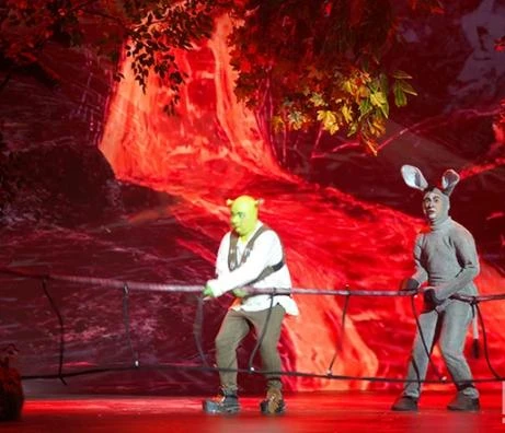 'Shrek' hẹn hò khán giả Hà Nội