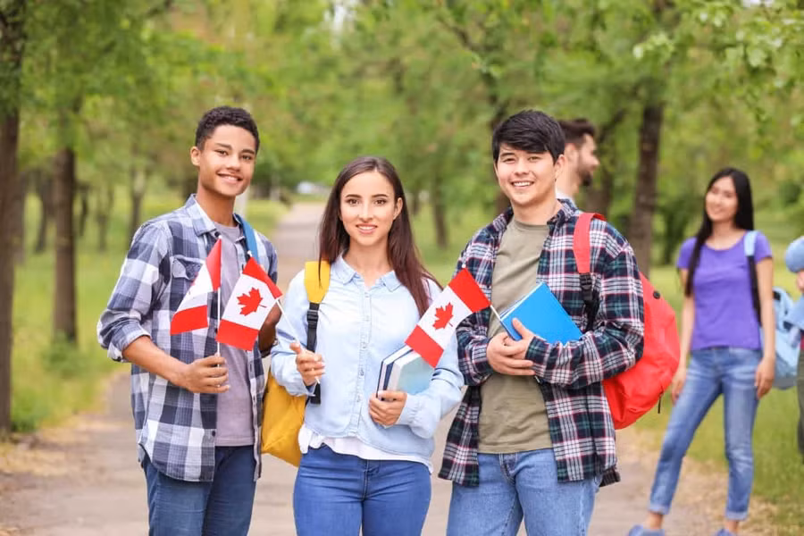 Canada muốn giảm số lượng người nhập cư.