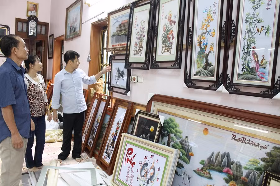 Doc dao nghe theu tay minh lang (3).jpeg