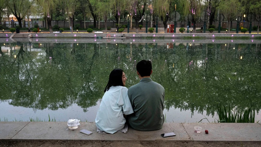 Giới trẻ Trung Quốc bình thường hóa ly hôn như hẹn hò. Ảnh: Edition.cnn.com