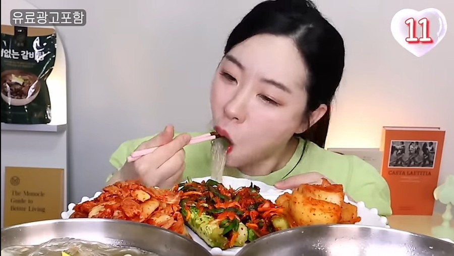 Trào lưu mukbang bắt nguồn từ Hàn Quốc và du nhập vào rất nhiều nước trên thế giới trong đó có Việt Nam. Ảnh: INT