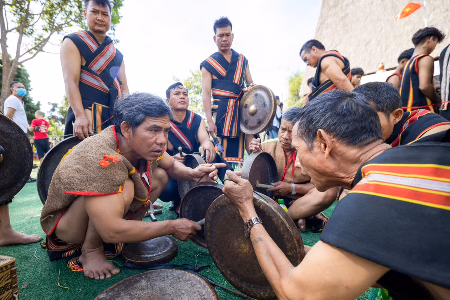 trang phuc bang vo cay bau vat cua nguoi xo dang (3).jpg